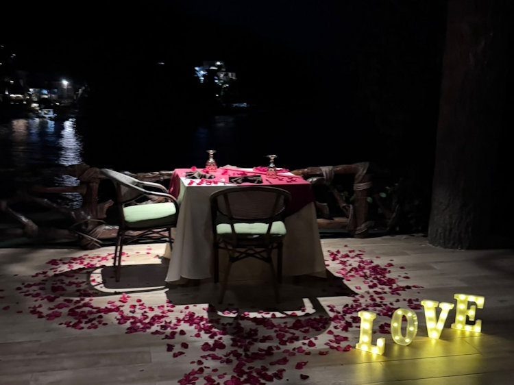 Villa Lala romantic candlelit dinner by the sea